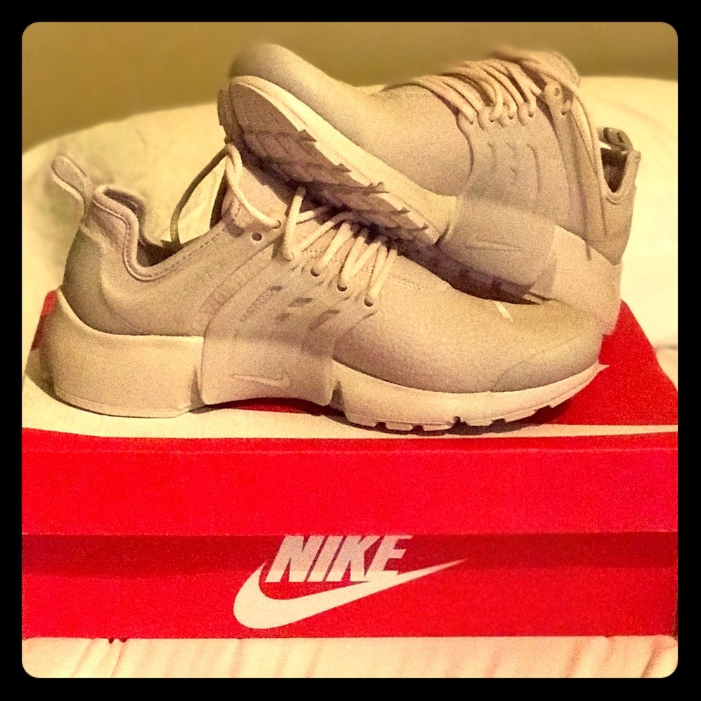 Brand New Woman Nike Air Presto Shoes, SZ 9 $118